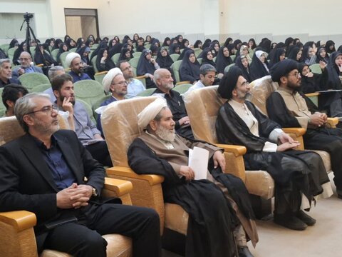 تصاویر/ دوره تخصصی معارف نماز ویژه مدیران مدارس و ائمه جماعات مساجد کاشان
