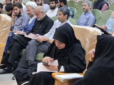 تصاویر/ دوره تخصصی معارف نماز ویژه مدیران مدارس و ائمه جماعات مساجد کاشان