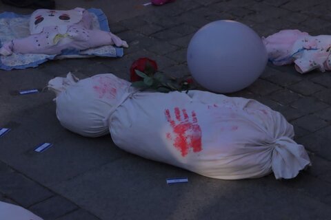 تصاویر/حضور طلاب و کادر مدرسه علمیه فاطمه زهرا سلام الله علیها اراک در اجتماع مردمی بر علیه جنایات رژیم صهیونیستی