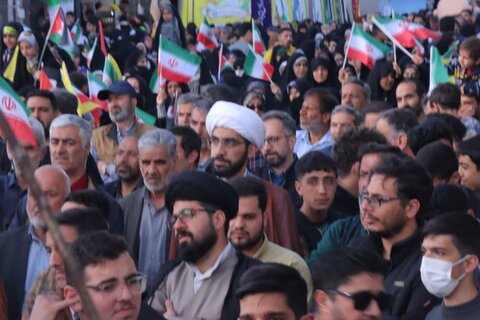 تصاویر/حضور طلاب و کادر مدرسه علمیه فاطمه زهرا سلام الله علیها اراک در اجتماع مردمی بر علیه جنایات رژیم صهیونیستی