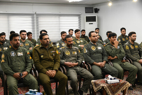 تصاویر|دیدارفرماندهی و دانشجویان خلبانی مرکز آموزش هوانیروز شهید وطن پور با امام جمعه اصفهان
