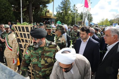 تصاویر/ آیین غبارروبی مزار شهدا به مناسبت ۲۹ فروردین روز ارتش  در ارومیه