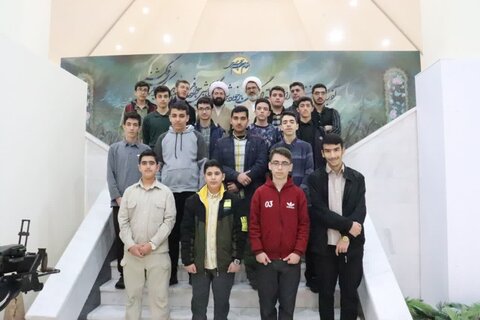 تصاویر/ بازدید طلاب پایه اول مدرسه علمیه امام خامنه‌ای ارومیه از مرکز فرهنگی و موزه دفاع مقدس ارومیه