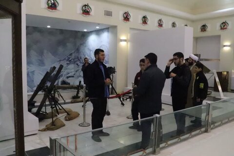 تصاویر/ بازدید طلاب پایه اول مدرسه علمیه امام خامنه‌ای ارومیه از مرکز فرهنگی و موزه دفاع مقدس ارومیه