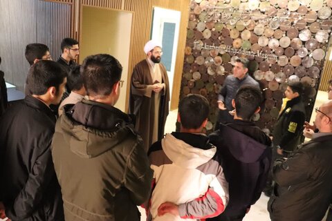 تصاویر/ بازدید طلاب پایه اول مدرسه علمیه امام خامنه‌ای ارومیه از مرکز فرهنگی و موزه دفاع مقدس ارومیه