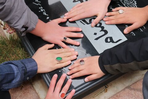 تصاویر/ بازدید طلاب پایه اول مدرسه علمیه امام خامنه‌ای ارومیه از مرکز فرهنگی و موزه دفاع مقدس ارومیه