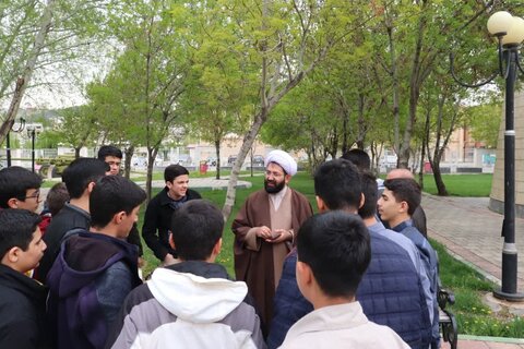 تصاویر/ بازدید طلاب پایه اول مدرسه علمیه امام خامنه‌ای ارومیه از مرکز فرهنگی و موزه دفاع مقدس ارومیه