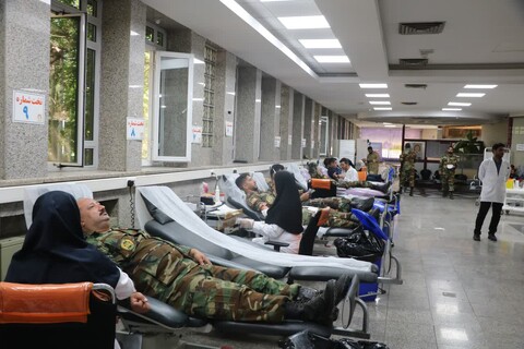 تصاویر|اهدای خون جمعی از کارکنان گروه ۴۴ توپخانه نزاجا