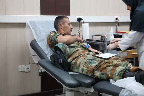 تصاویر|اهدای خون جمعی از کارکنان گروه ۴۴ توپخانه نزاجا