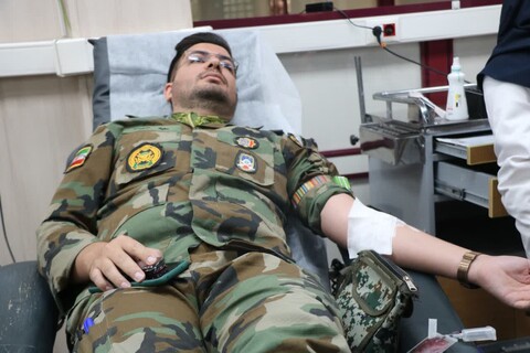 تصاویر|اهدای خون جمعی از کارکنان گروه ۴۴ توپخانه نزاجا