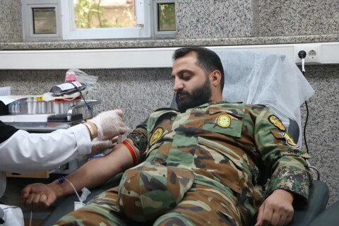 تصاویر|اهدای خون جمعی از کارکنان گروه ۴۴ توپخانه نزاجا