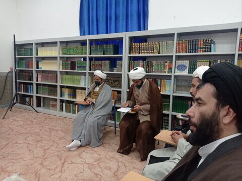 تصاویر برگزاری كرسی آزاد اندیشی در مدرسه علمیه رضویه خرم آباد