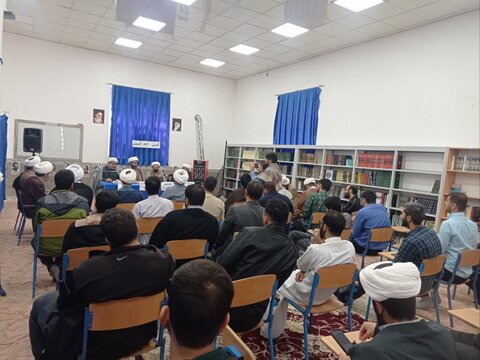 تصاویر برگزاری كرسی آزاد اندیشی در مدرسه علمیه رضویه خرم آباد