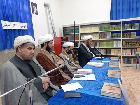 تصاویر برگزاری كرسی آزاد اندیشی در مدرسه علمیه رضویه خرم آباد