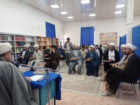 تصاویر برگزاری كرسی آزاد اندیشی در مدرسه علمیه رضویه خرم آباد