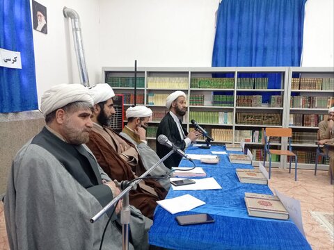 تصاویر برگزاری كرسی آزاد اندیشی در مدرسه علمیه رضویه خرم آباد