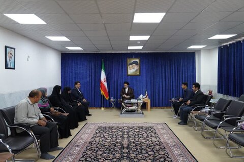 تصاویر دیدار نماینده ولی فقیه در لرستان با دو قهرمان المپیک جهانی دانش آموزی صربستان