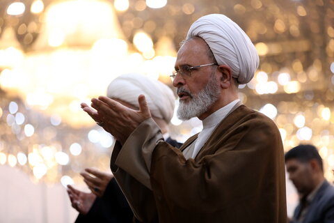 تصاویر/ اقامه نماز ظهر حرم عبدالعظیم حسنی(ع) به امامت آیت الله اعرافی