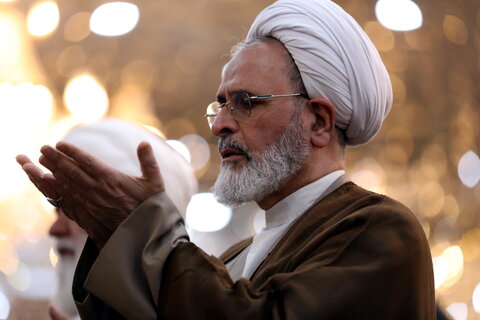 تصاویر/ اقامه نماز ظهر حرم عبدالعظیم حسنی(ع) به امامت آیت الله اعرافی