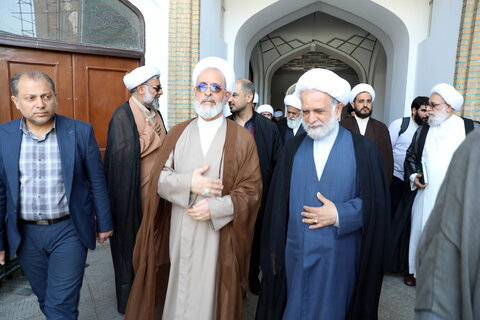 تصاویر/ اقامه نماز ظهر حرم عبدالعظیم حسنی(ع) به امامت آیت الله اعرافی