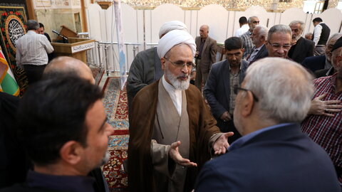 تصاویر/ اقامه نماز ظهر حرم عبدالعظیم حسنی(ع) به امامت آیت الله اعرافی