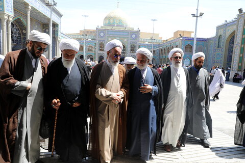 تصاویر/ اقامه نماز ظهر حرم عبدالعظیم حسنی(ع) به امامت آیت الله اعرافی