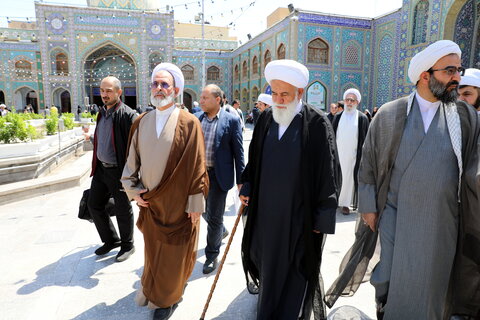 تصاویر/ اقامه نماز ظهر حرم عبدالعظیم حسنی(ع) به امامت آیت الله اعرافی