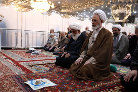 تصاویر/ اقامه نماز ظهر حرم عبدالعظیم حسنی(ع) به امامت آیت الله اعرافی
