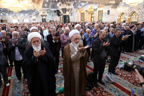تصاویر/ اقامه نماز ظهر حرم عبدالعظیم حسنی(ع) به امامت آیت الله اعرافی