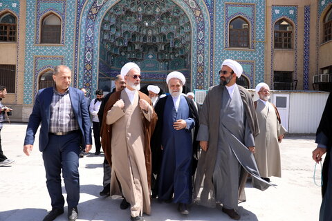 تصاویر/ اقامه نماز ظهر حرم عبدالعظیم حسنی(ع) به امامت آیت الله اعرافی
