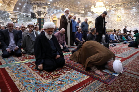 تصاویر/ اقامه نماز ظهر حرم عبدالعظیم حسنی(ع) به امامت آیت الله اعرافی