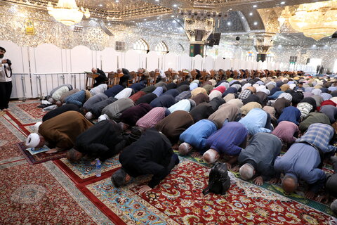 تصاویر/ اقامه نماز ظهر حرم عبدالعظیم حسنی(ع) به امامت آیت الله اعرافی