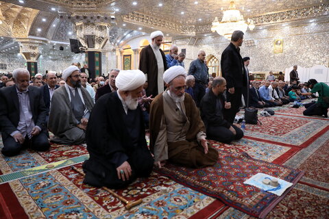 تصاویر/ اقامه نماز ظهر حرم عبدالعظیم حسنی(ع) به امامت آیت الله اعرافی