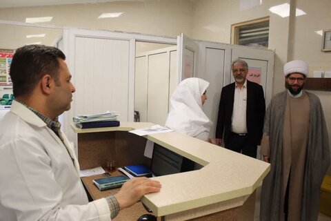 تصاویر / خداقوت امام جمعه تاکستان به کادر درمان بیمارستان تامین اجتماعی