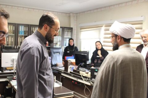 تصاویر / خداقوت امام جمعه تاکستان به کادر درمان بیمارستان تامین اجتماعی