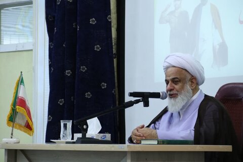 تصاویر / دیدار امام جمعه آبیک با فرماندهی آمادگاه آبیک بمناسبت روز ارتش