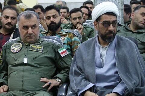 تصاویر / دیدار امام جمعه آبیک با فرماندهی آمادگاه آبیک بمناسبت روز ارتش