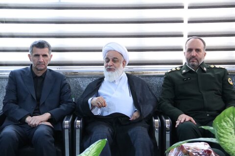 تصاویر / دیدار امام جمعه آبیک با فرماندهی آمادگاه آبیک بمناسبت روز ارتش