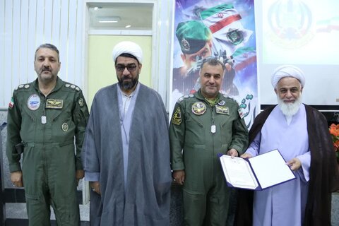 تصاویر / دیدار امام جمعه آبیک با فرماندهی آمادگاه آبیک بمناسبت روز ارتش