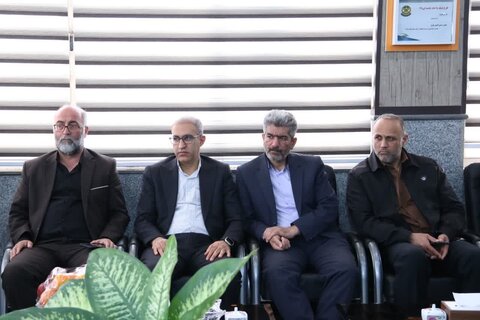 تصاویر / دیدار امام جمعه آبیک با فرماندهی آمادگاه آبیک بمناسبت روز ارتش