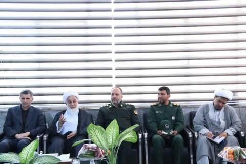 تصاویر / دیدار امام جمعه آبیک با فرماندهی آمادگاه آبیک بمناسبت روز ارتش