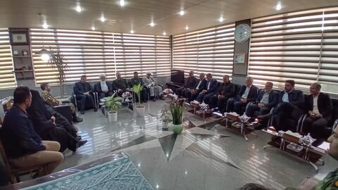 تصاویر / دیدار امام جمعه آبیک با فرماندهی آمادگاه آبیک بمناسبت روز ارتش