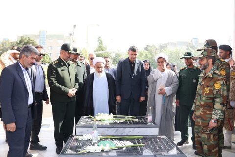 تصاویر / دیدار امام جمعه آبیک با فرماندهی آمادگاه آبیک بمناسبت روز ارتش