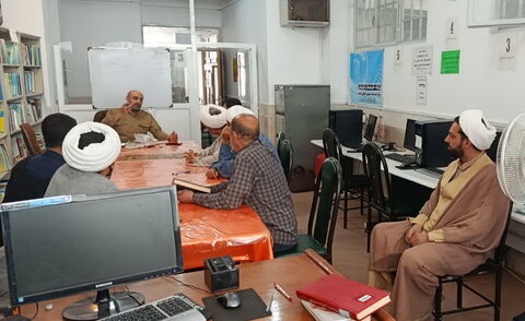 تصاویر/ نشست علمی پژوهشی مدرسه علمیه امیرالمومنین(ع) آران و بیدگل