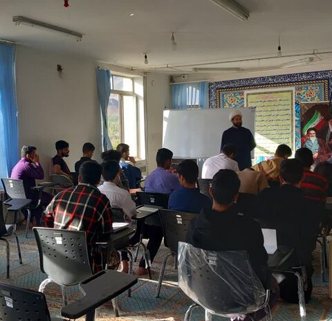تصاویر/ برگزاری کارگاه‌های آموزشی در مدرسه علمیه حضرت ولی عصر(عج) قمصر کاشان