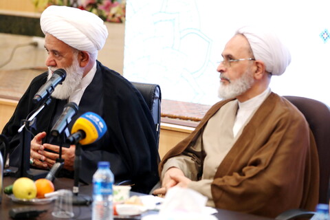 تصاویر/ گردهمایی مسئولان و دغدغه مندان فرهنگی با آیت الله اعرافی