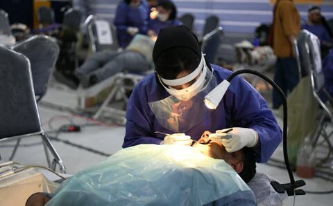 تصاویر| بازدید نماینده ولی فقیه در فارس از فعالیت جهادی بیش از ۲۵۰ دندانپزشک از سراسر کشور در شیراز