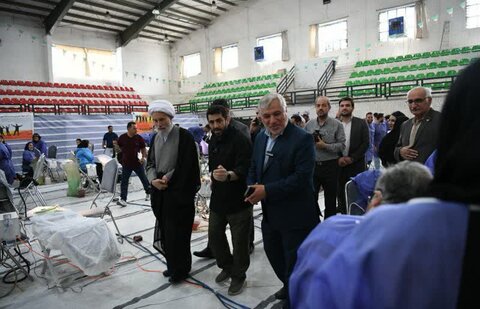 تصاویر| بازدید نماینده ولی فقیه در فارس از فعالیت جهادی بیش از ۲۵۰ دندانپزشک از سراسر کشور در شیراز