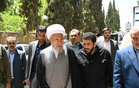 تصاویر| بازدید نماینده ولی فقیه در فارس از فعالیت جهادی بیش از ۲۵۰ دندانپزشک از سراسر کشور در شیراز