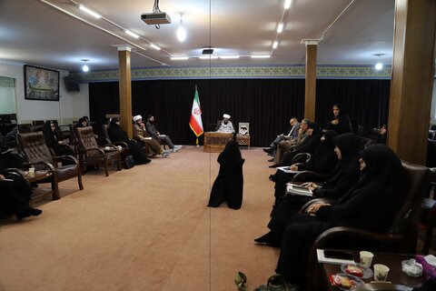 تصاویر / شست مشترک امام جمعه همدان با فعالان عرصه عفاف و حجاب